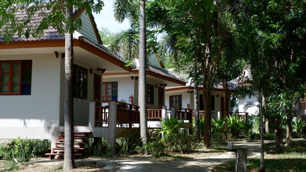 Resort Railumpoo Nakhon Sawan Luaran gambar