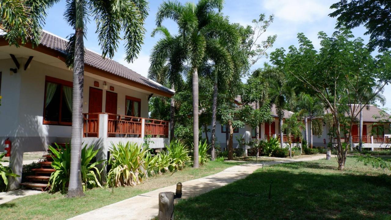 Resort Railumpoo Nakhon Sawan Luaran gambar